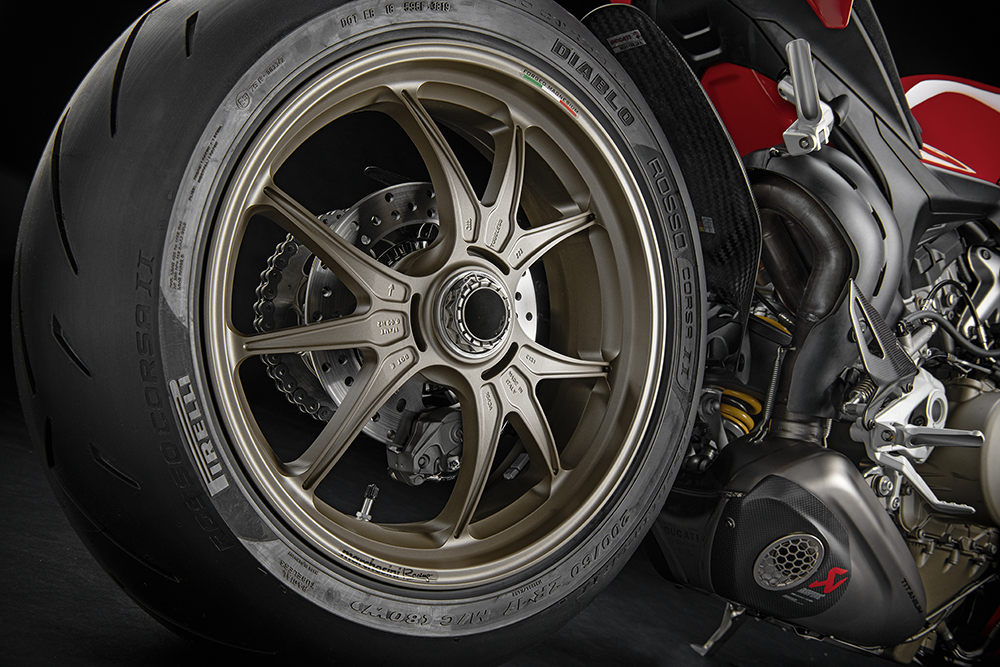 Modelado de color acrílico metálico de bronce oscuro